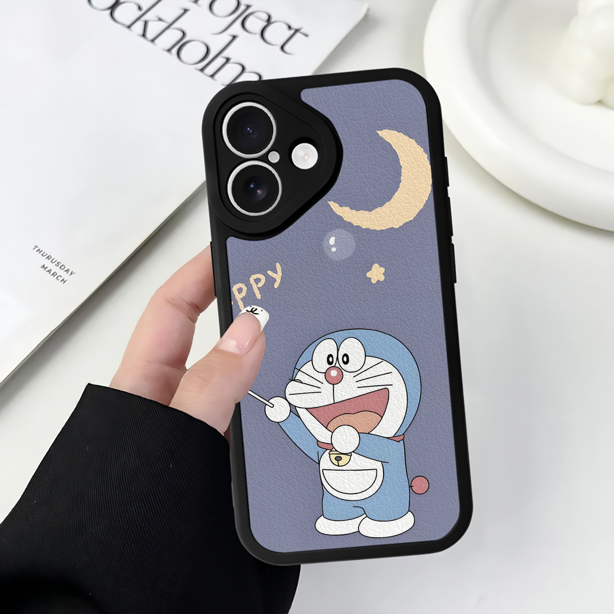 （画像用） ドラえもん Doraemon 【iPhone 16シリーズ対応】シリコンスマホケース（レザー調） 材質：シリコン